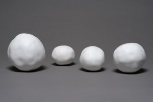 Snow balls, photo Gérard Jonca / Sèvres-Cité de la céramique